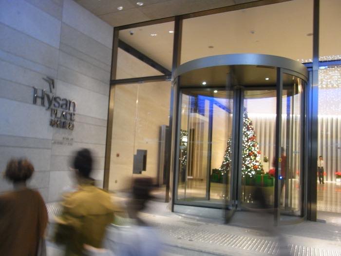 Compact three-wing revolving door entrance at a secured building lobby
